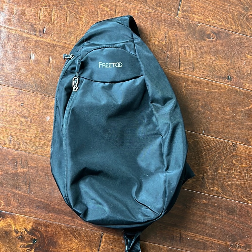 Black one shoulder bag